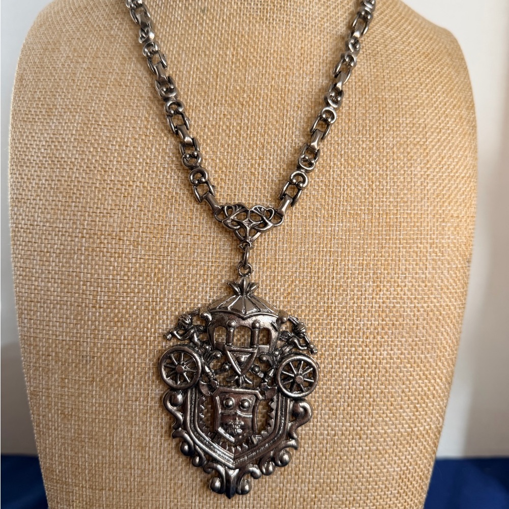 Vintage Victorian Heradalic Coat of Arms Pendant - Picture 2 of 6